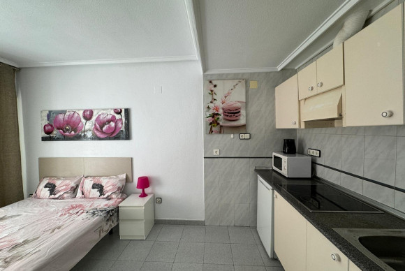 Resale - Apartment  - Torrevieja - Playa de los locos