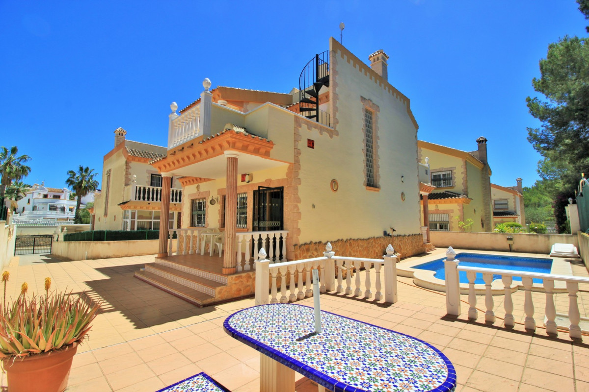 Resale - Villa - Villamartin - Los Dolses