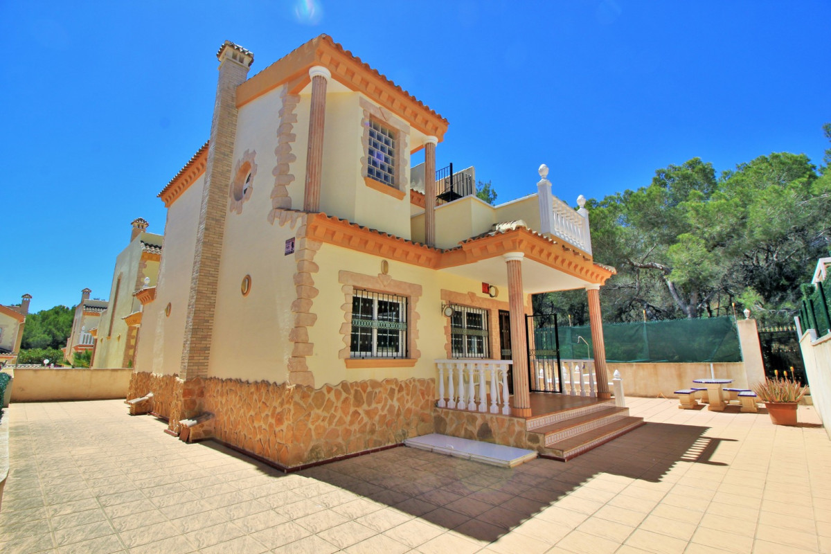 Resale - Villa - Villamartin - Los Dolses