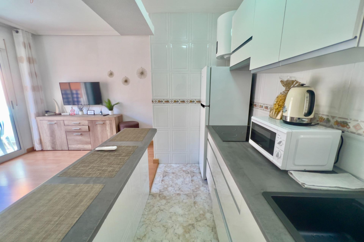 Resale - Apartment  - Torrevieja - Playa del cura