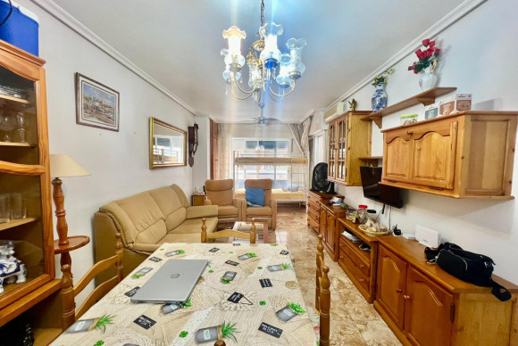 Resale - Apartment  - Torrevieja - Playa de los locos