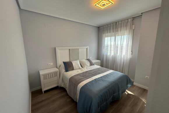 Resale - Apartment  - Torrevieja - Calas blanca