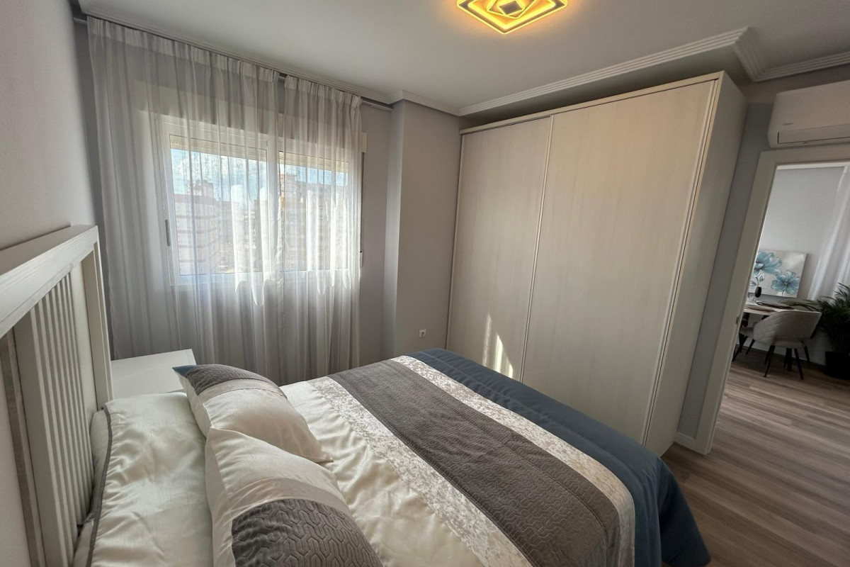 Resale - Apartment  - Torrevieja - Calas blanca