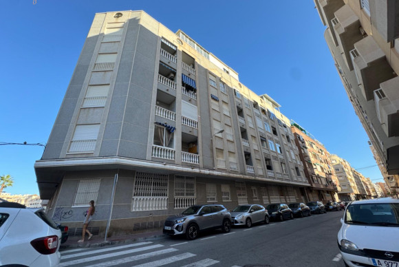 Resale - Apartment  - Torrevieja - Playa de los locos