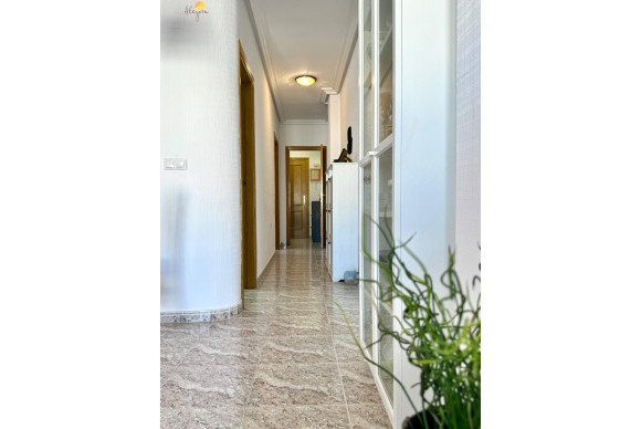 Resale - Apartment  - Torrevieja - Playa del cura