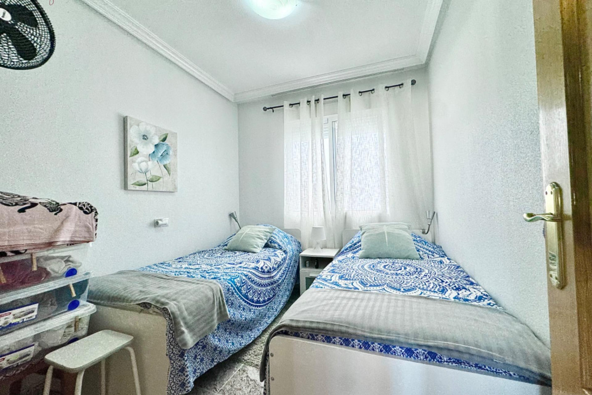 Resale - Apartment  - Torrevieja - Playa del cura