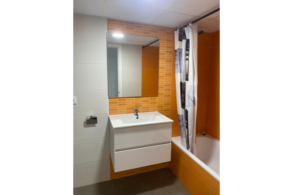 Alquiler a largo plazo - Apartamento / piso - SAN JUAN ALICANTE - Altozano