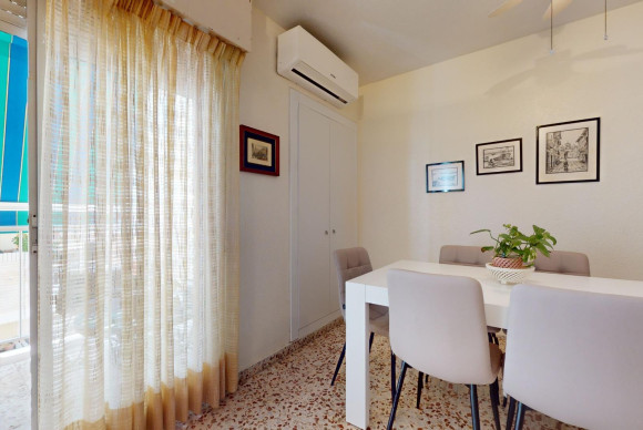 Resale - Apartment  - Torrevieja - Playa del cura