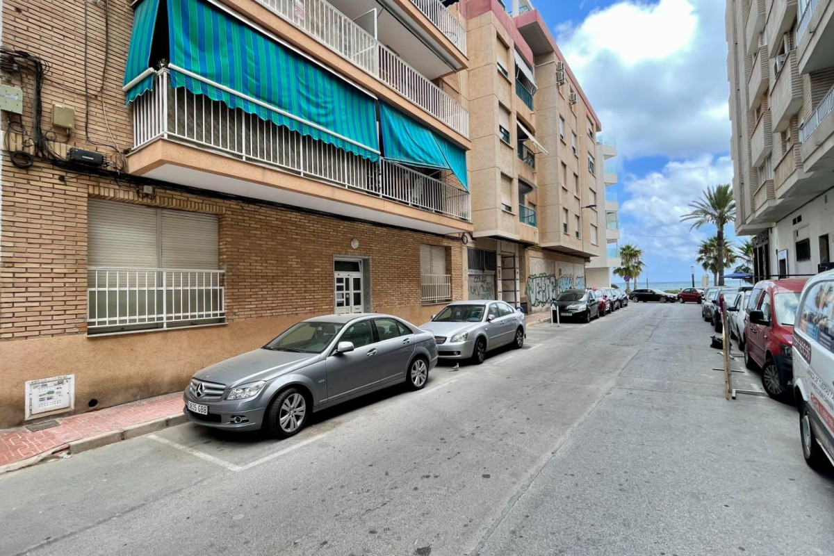 Resale - Apartment  - Torrevieja - Playa del cura