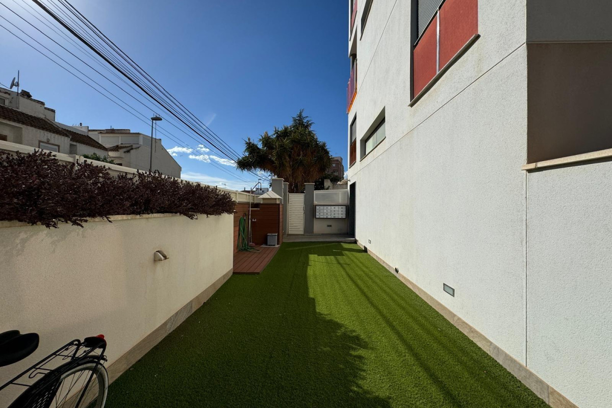 Resale - Apartment  - Torrevieja - Nueva Torrevieja