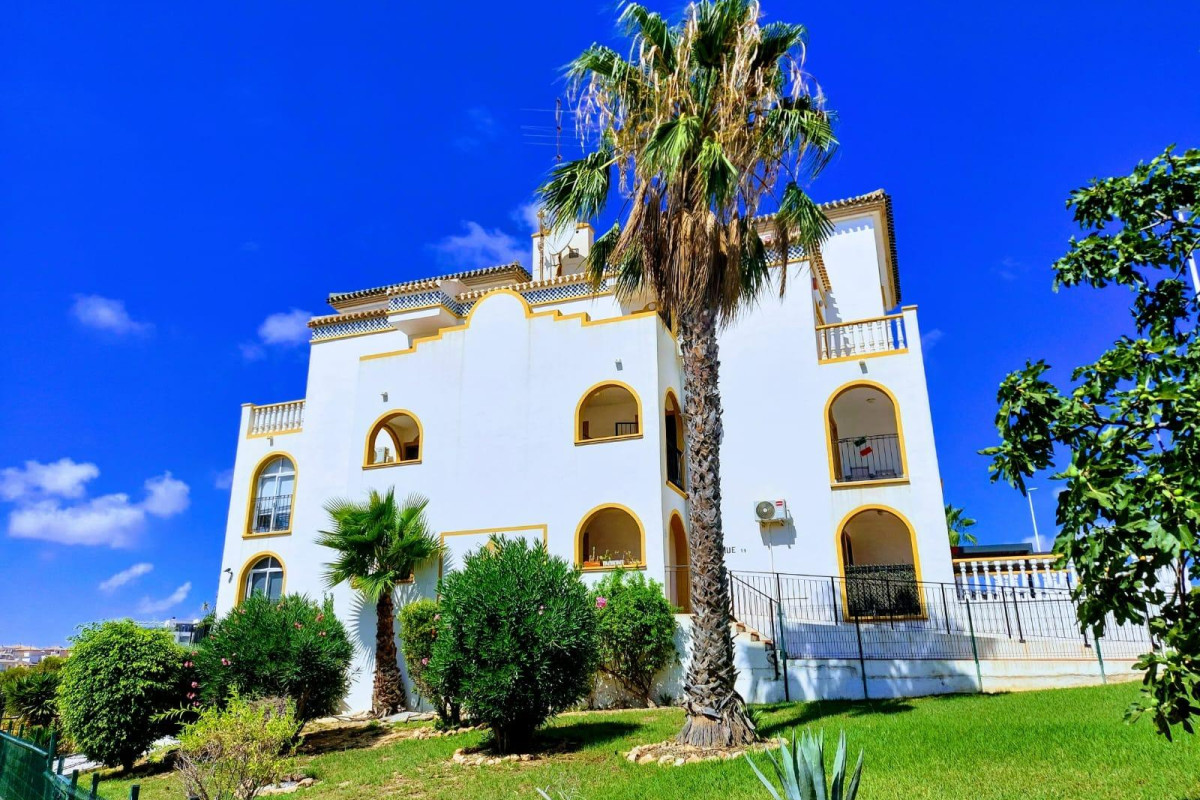 Resale - Apartment  - Orihuela Costa - La Zenia