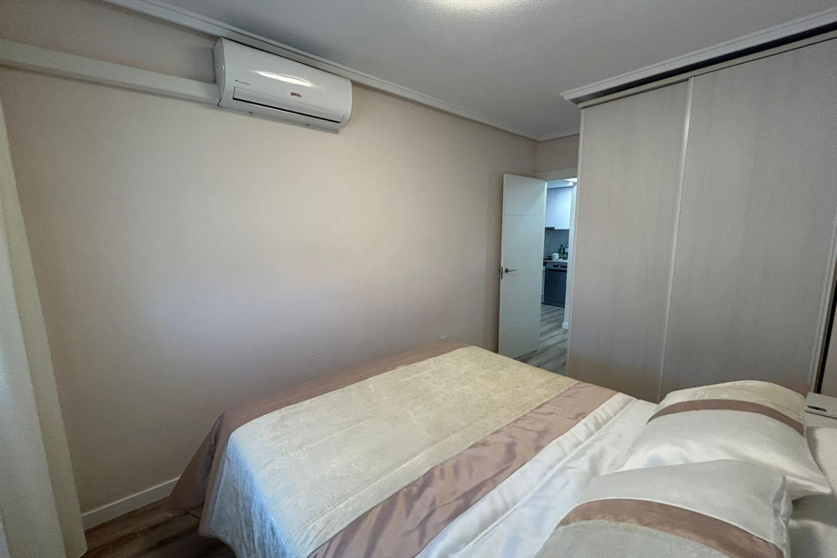 Resale - Apartment  - Torrevieja - Centro