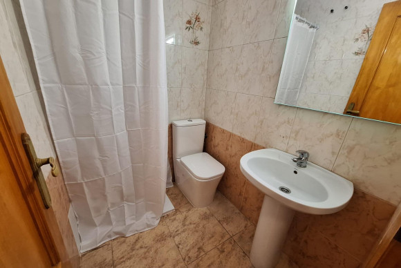 Alquiler a largo plazo - Apartamento / piso - Torrevieja - Playa del cura