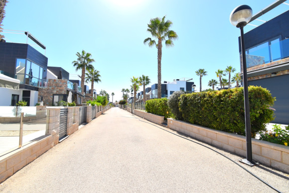 Resale - Apartment  - Orihuela Costa - Lomas de Cabo Roig