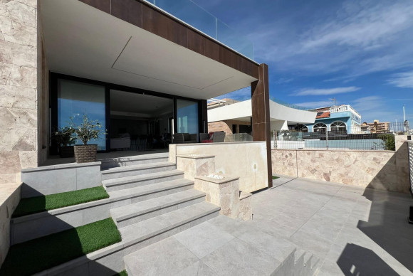 Resale - Villa de Lujo - Torrevieja - La Mata