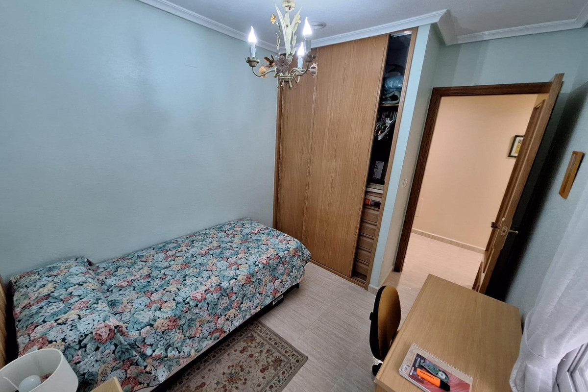 Resale - Apartment  - Torrevieja - Playa del cura