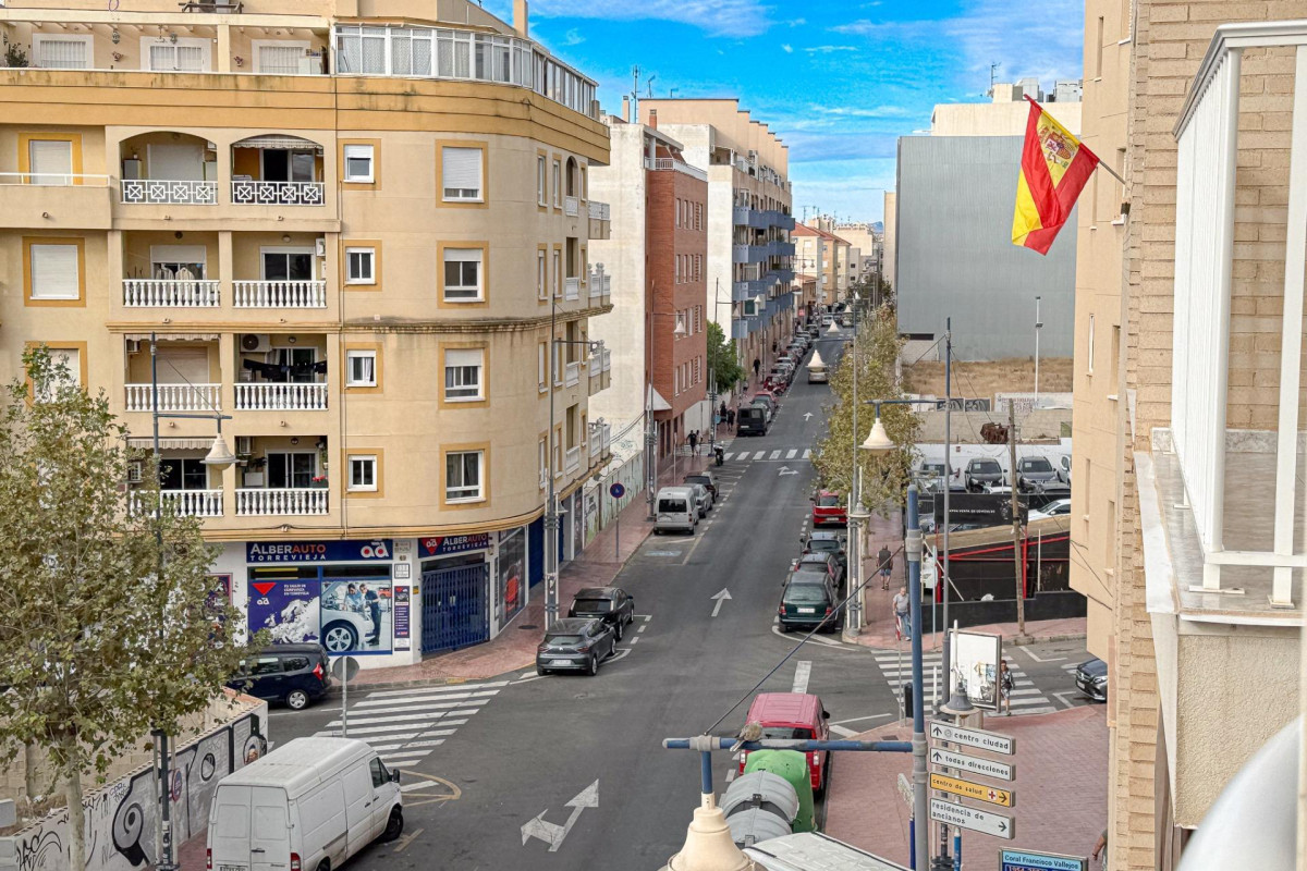 Resale - Apartment  - Torrevieja - Playa del cura