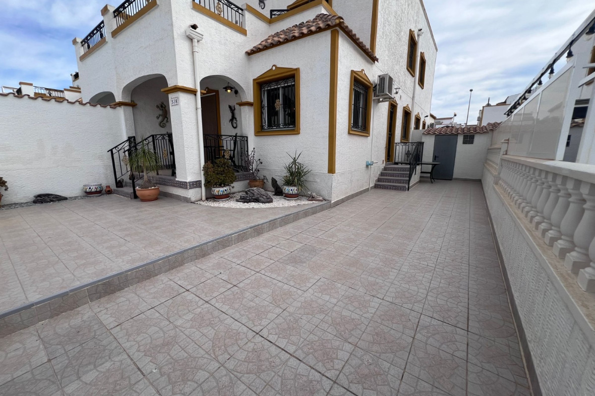 Resale - Townhouse - Orihuela Costa - Entre Naranjos Vistabella