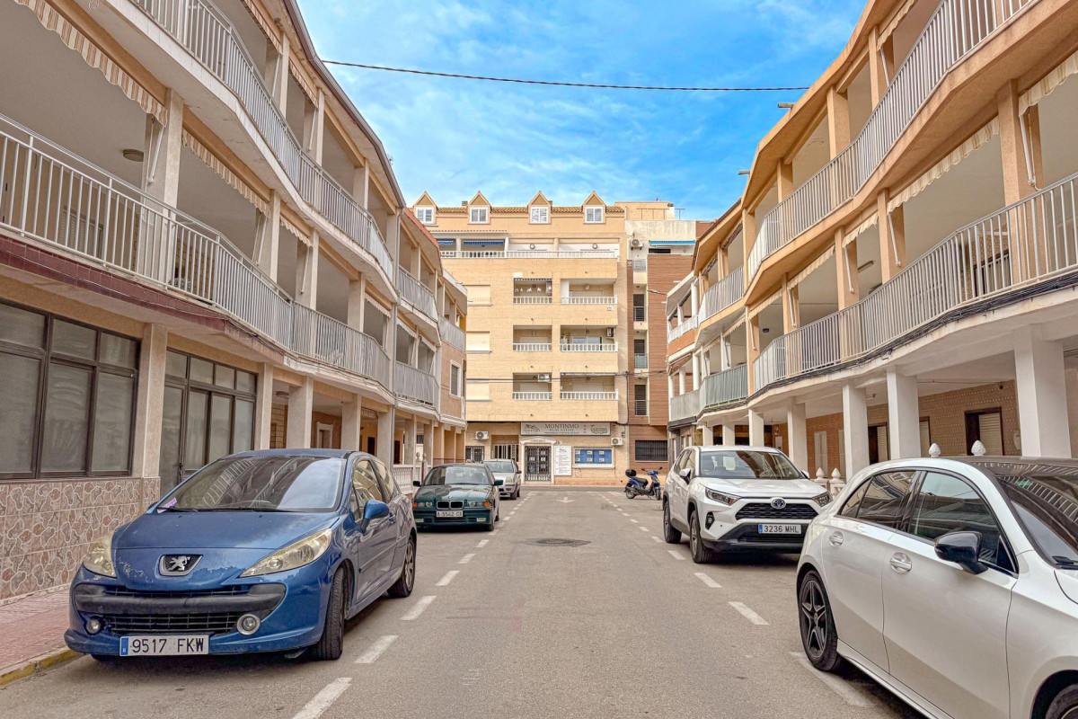 Resale - Apartment  - Torrevieja - La Mata pueblo