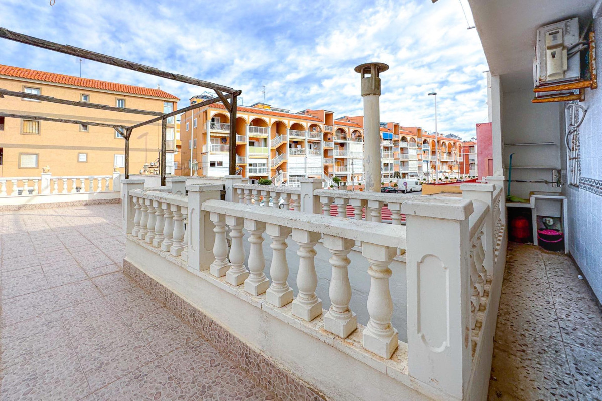 Resale - Apartment  - Torrevieja - La Mata pueblo