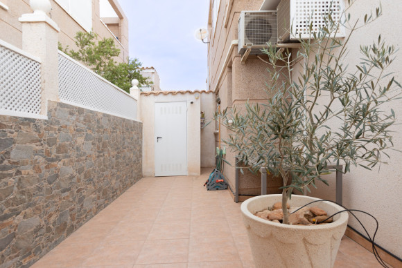 Resale - Apartment  - Torrevieja - Aguas Nuevas