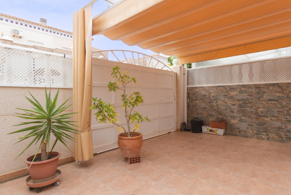 Resale - Apartment  - Torrevieja - Aguas Nuevas