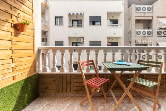 Resale - Apartment  - Torrevieja - Playa del cura