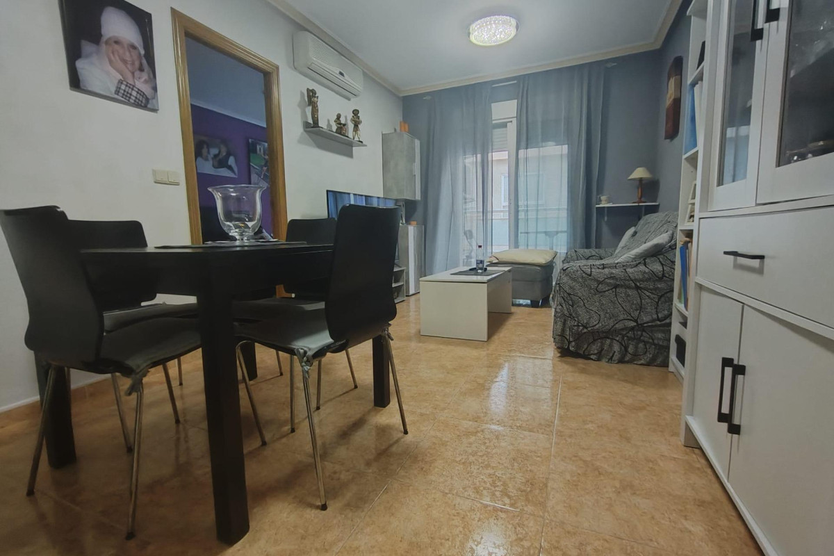 Resale - Apartment  - Torrevieja - Centro