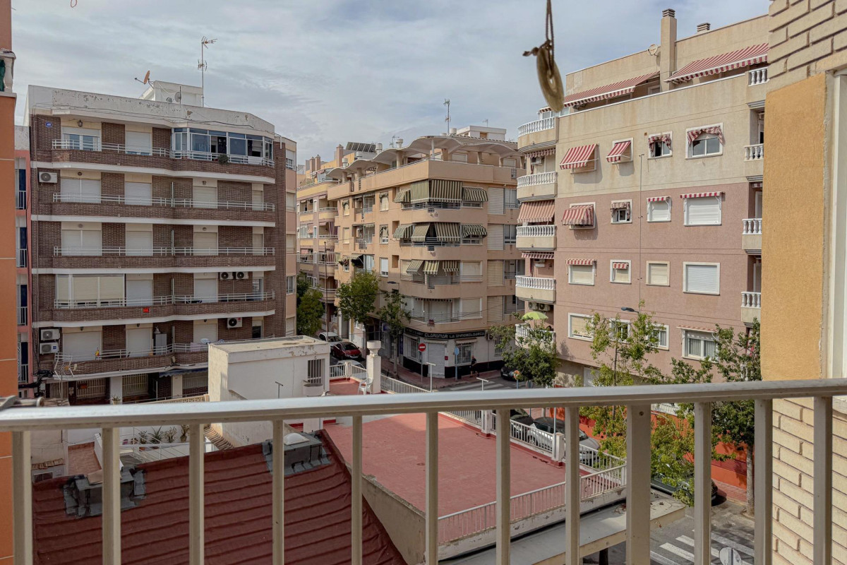 Resale - Apartment  - Torrevieja - Playa del cura