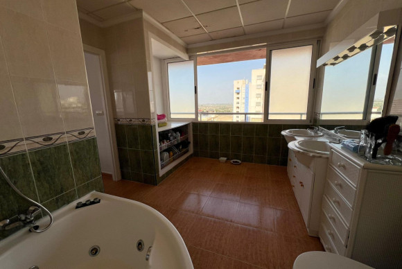 Resale - Apartment  - Guardamar del Segura - CENTRO