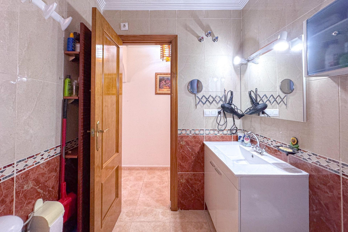 Resale - Apartment  - Torrevieja - Centro