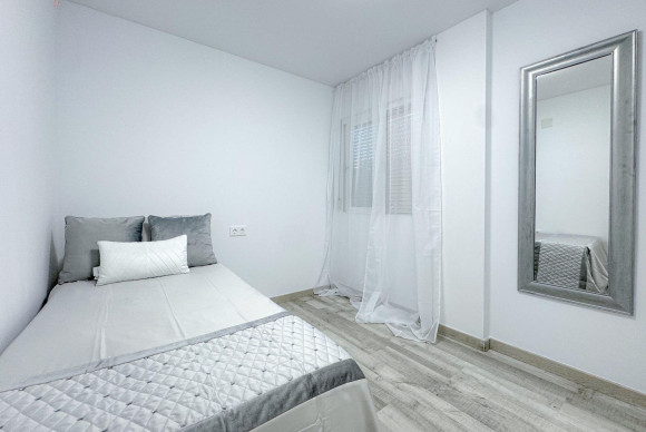 Resale - Apartment  - Torrevieja - Parque las naciones