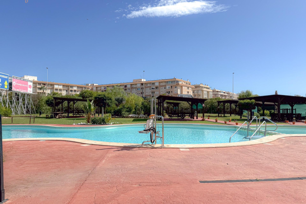 Resale - Apartment  - Torrevieja - Parque las naciones