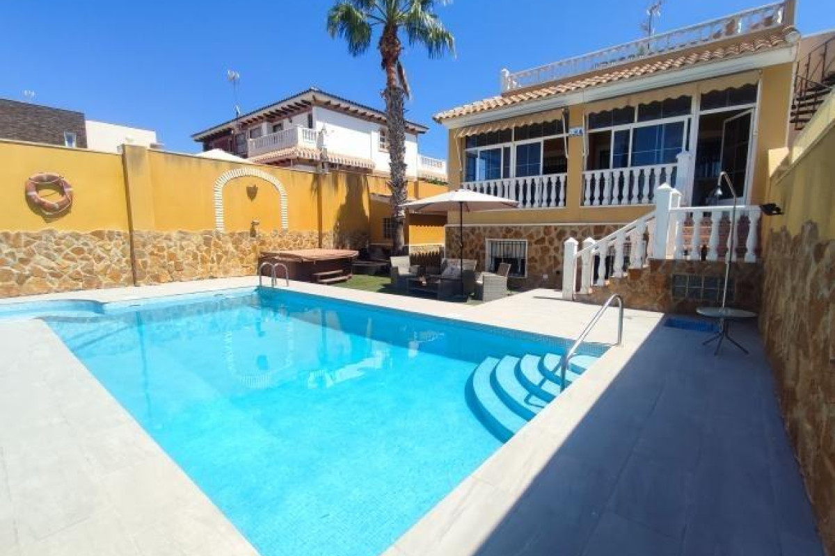 Reventa - House - Torrevieja - Aguas Nuevas