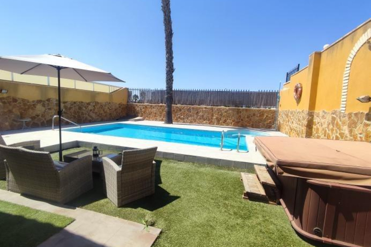 Reventa - House - Torrevieja - Aguas Nuevas