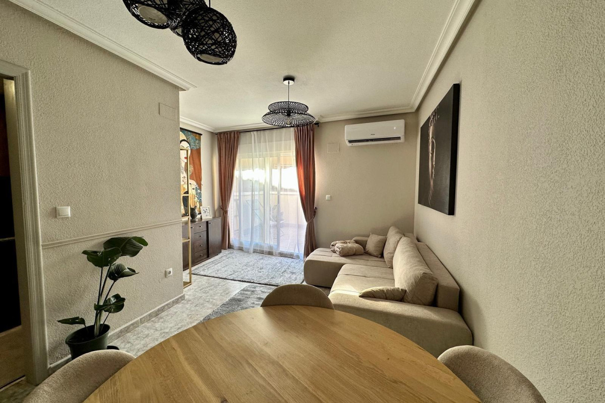 Resale - Apartment  - Torrevieja - Playa del cura