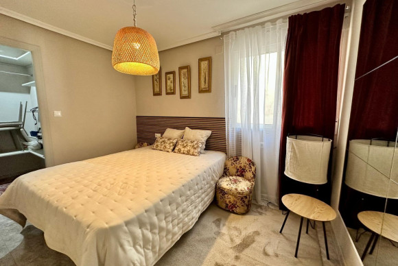 Resale - Apartment  - Torrevieja - Playa del cura