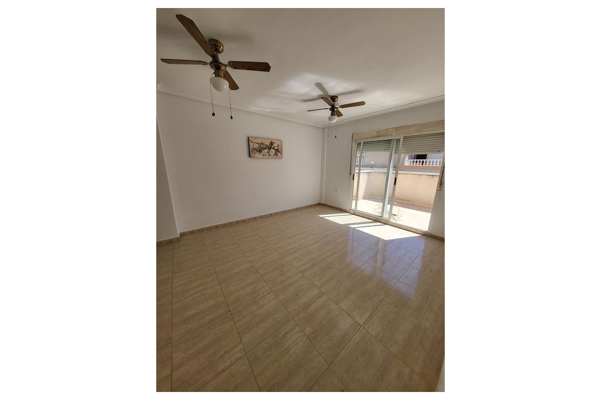 Resale - Apartment  - Torrevieja - Centro