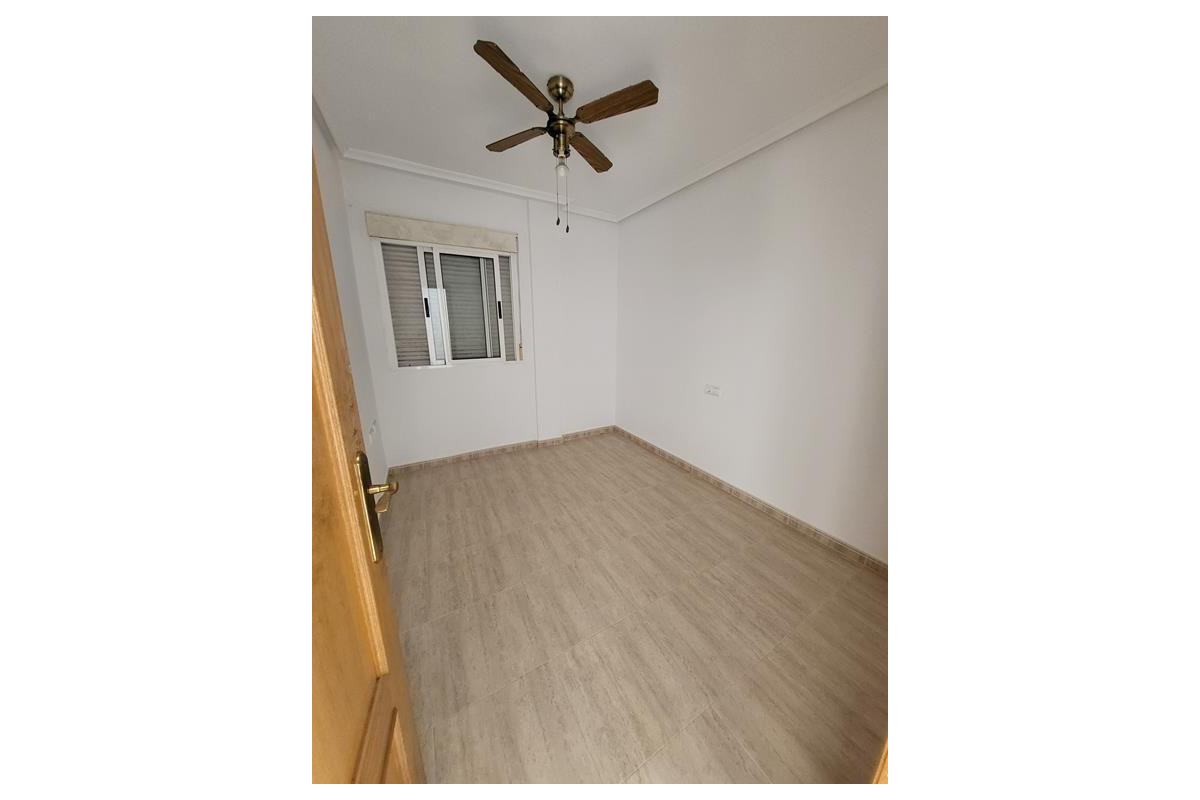 Resale - Apartment  - Torrevieja - Centro