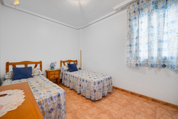 Resale - Apartment  - Torrevieja - Parque las naciones