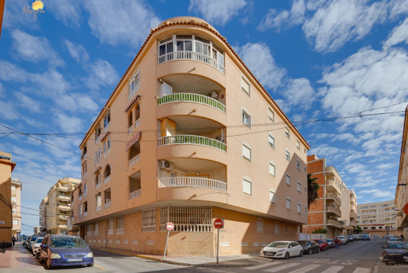 Resale - Apartment  - Torrevieja - Parque las naciones