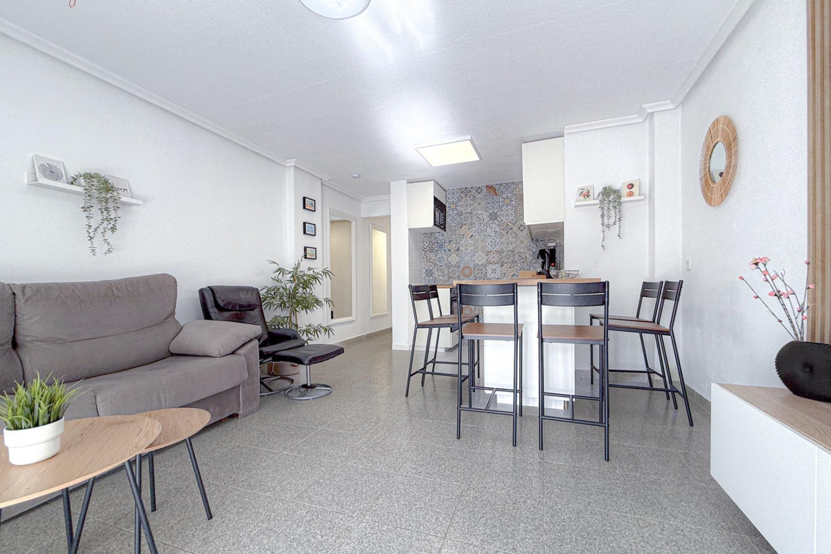 Resale - Apartment  - Torrevieja - Playa del cura