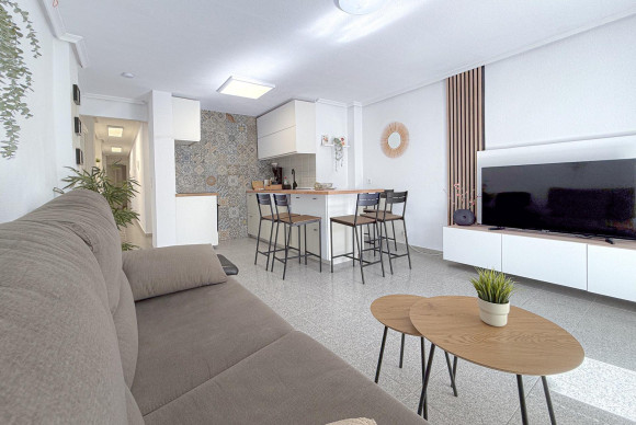 Resale - Apartment  - Torrevieja - Playa del cura