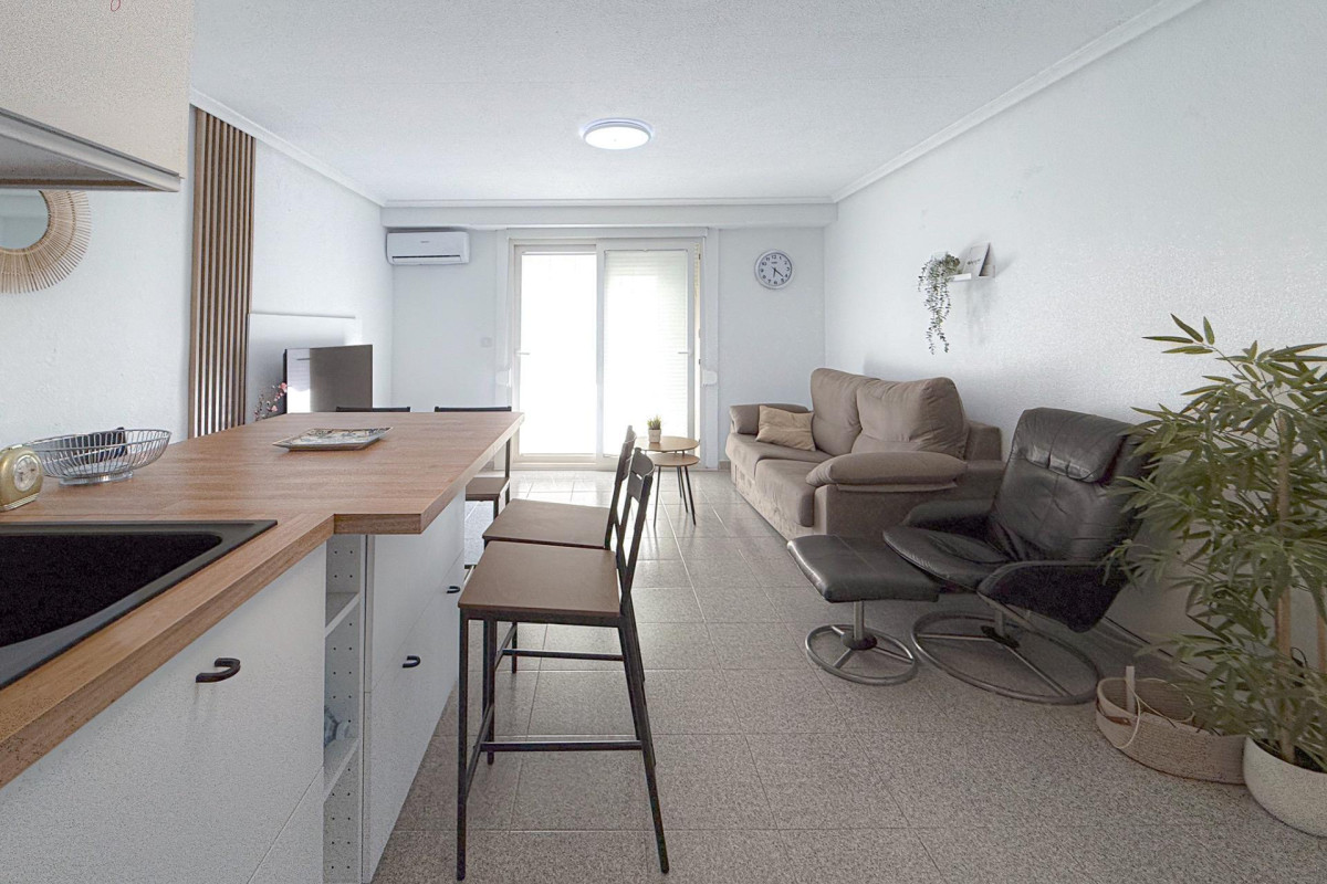 Resale - Apartment  - Torrevieja - Playa del cura