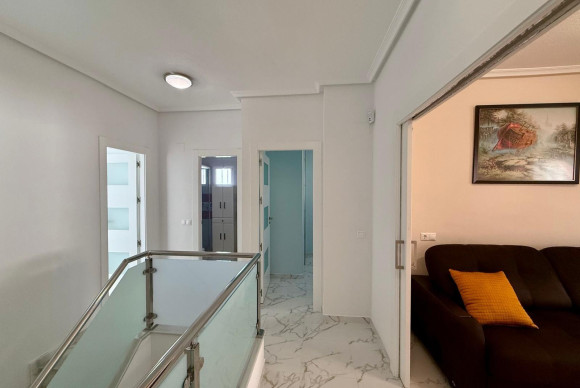 Resale - Apartment  - Torrevieja - Playa del cura