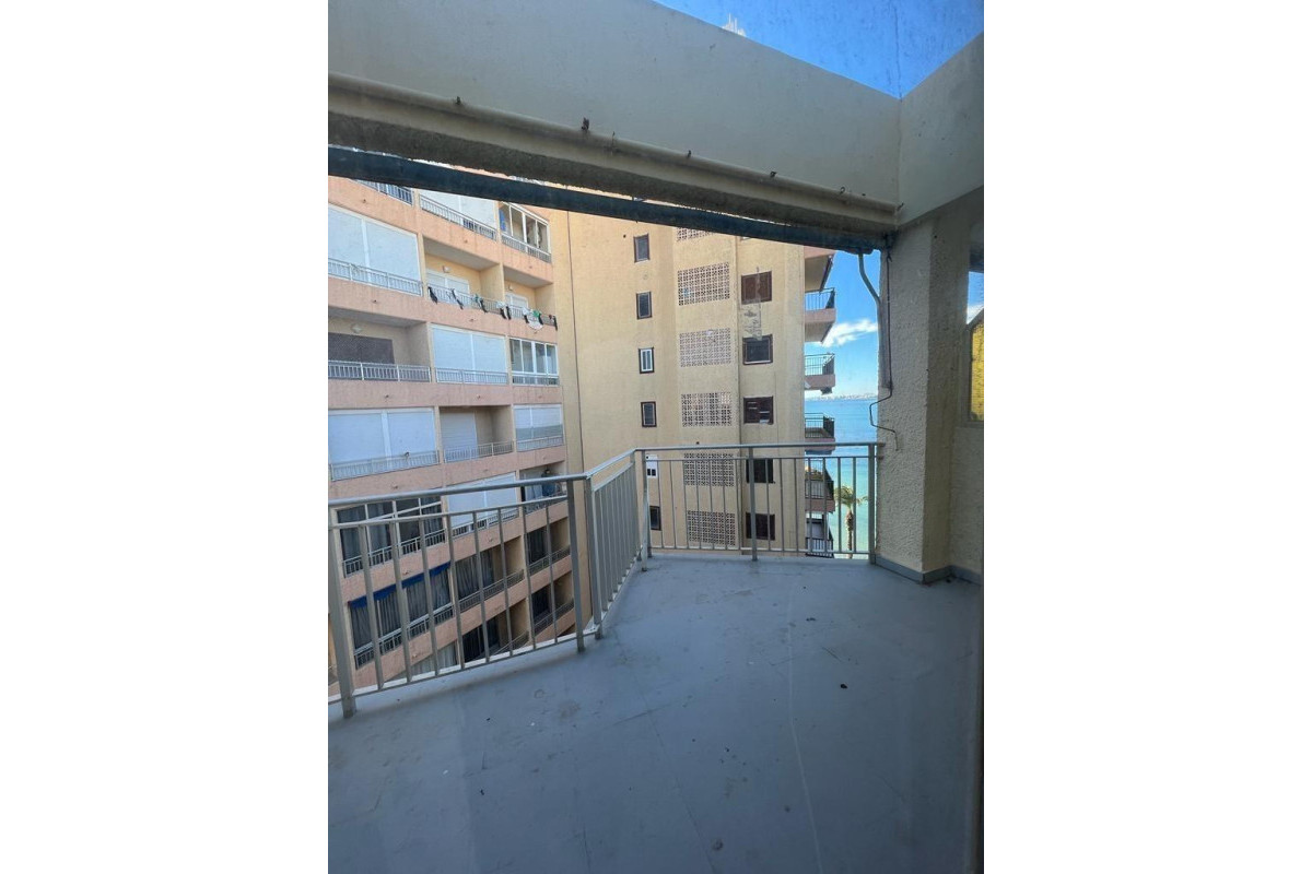 Resale - Apartment  - Torrevieja - Playa del cura