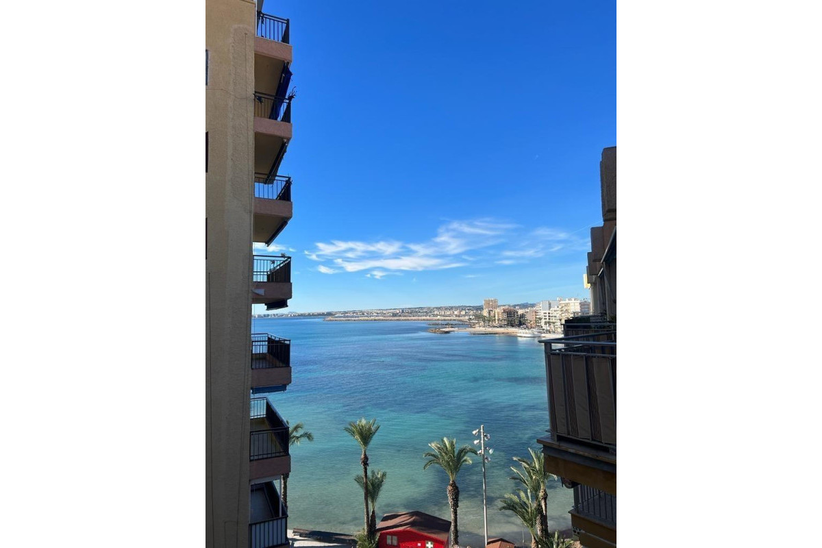 Resale - Apartment  - Torrevieja - Playa del cura