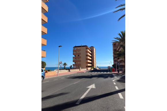 Resale - Apartment  - Torrevieja - Cabo cervera