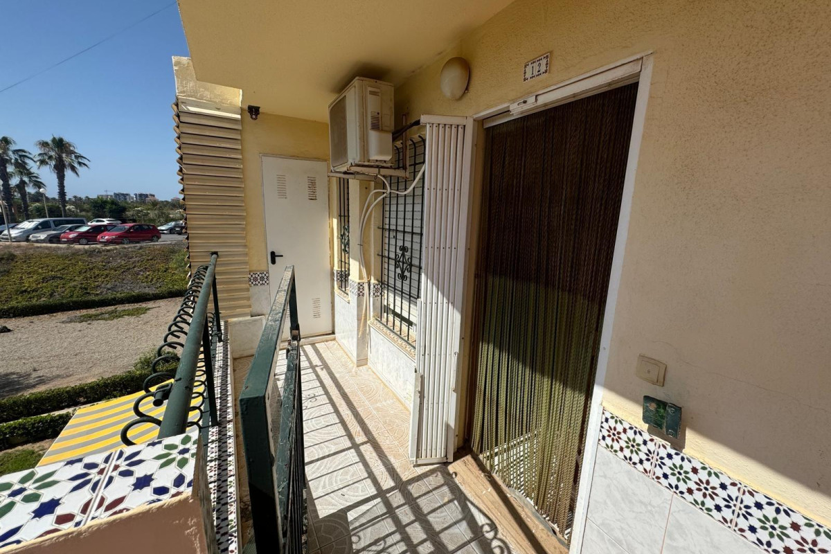 Resale - Apartment  - Torrevieja - Mar azul