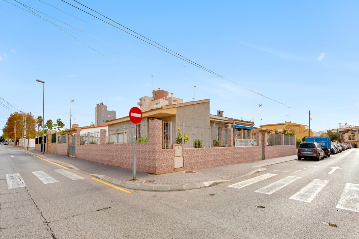 Revente - Villa - Torrevieja - Nueva Torrevieja